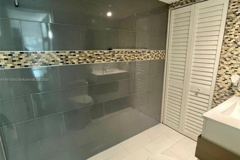 Condo in Miami, Florida, 2 bedrooms  № 1702220 - photo 15