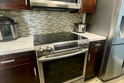 Condo in Miami, Florida, 2 bedrooms  № 1702220 - photo 5