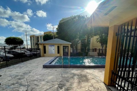 Condo in Miami, Florida, 2 bedrooms  № 1702220 - photo 22
