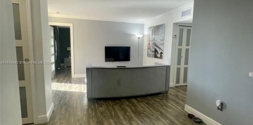Condo in Miami, Florida, 2 bedrooms  № 1702220