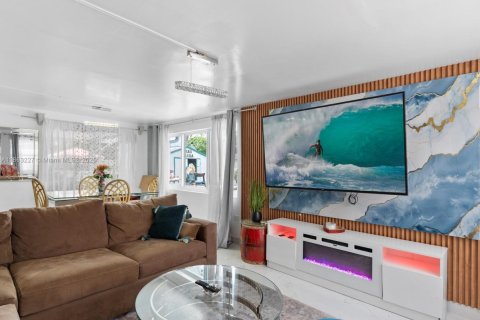 House in Hallandale Beach, Florida 3 bedrooms № 1957992 - photo 29