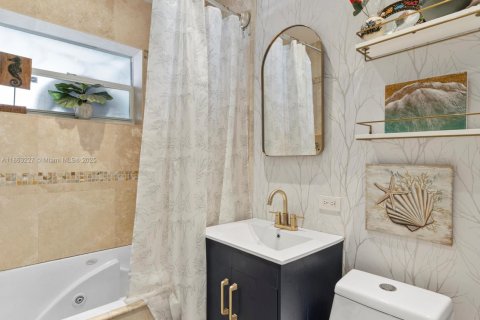 House in Hallandale Beach, Florida 3 bedrooms № 1957992 - photo 24
