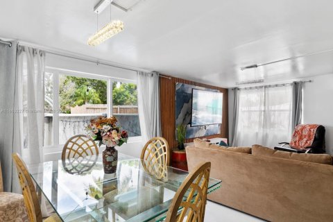 House in Hallandale Beach, Florida 3 bedrooms № 1957992 - photo 26