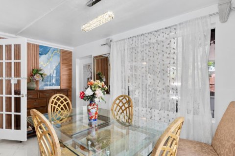 House in Hallandale Beach, Florida 3 bedrooms № 1957992 - photo 27