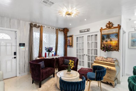 House in Hallandale Beach, Florida 3 bedrooms № 1957992 - photo 10