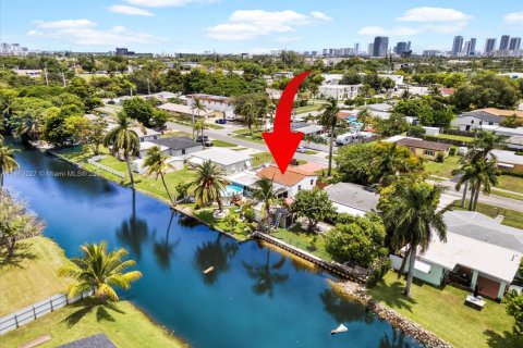 House in Hallandale Beach, Florida 3 bedrooms № 1957992 - photo 6