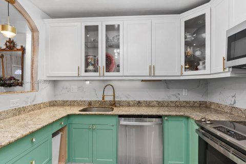 House in Hallandale Beach, Florida 3 bedrooms № 1957992 - photo 13