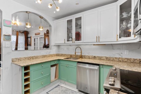 House in Hallandale Beach, Florida 3 bedrooms № 1957992 - photo 15