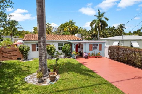 House in Hallandale Beach, Florida 3 bedrooms № 1957992 - photo 1