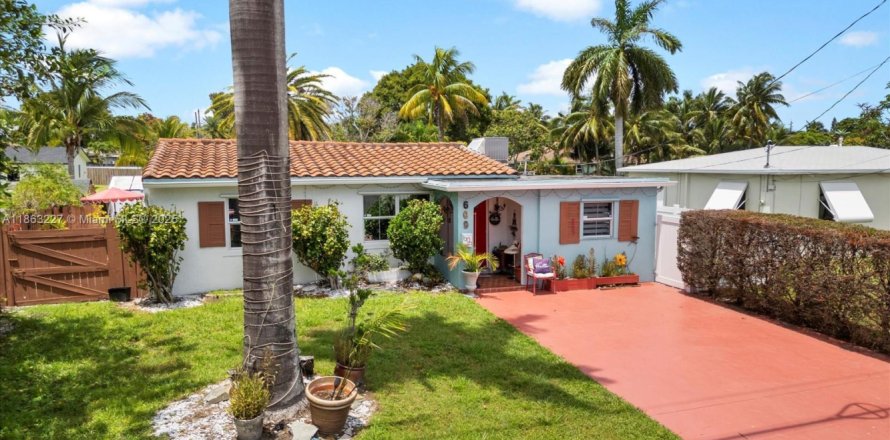 House in Hallandale Beach, Florida 3 bedrooms № 1957992