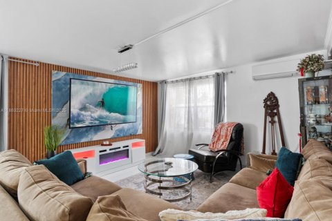 House in Hallandale Beach, Florida 3 bedrooms № 1957992 - photo 28