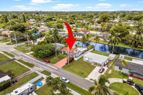 House in Hallandale Beach, Florida 3 bedrooms № 1957992 - photo 8