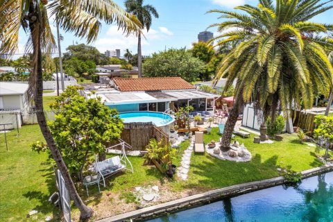 House in Hallandale Beach, Florida 3 bedrooms № 1957992 - photo 5