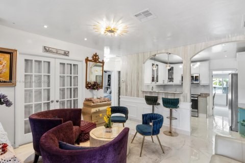 House in Hallandale Beach, Florida 3 bedrooms № 1957992 - photo 11