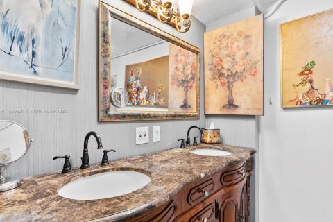 House in Hallandale Beach, Florida 3 bedrooms № 1957992 - photo 19