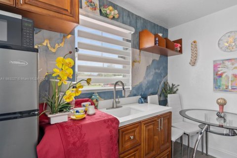 House in Hallandale Beach, Florida 3 bedrooms № 1957992 - photo 18