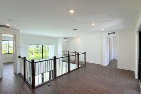 House in Miami, Florida 5 bedrooms, 382.66 sq.m. № 2056898 - photo 20