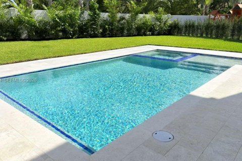 House in Miami, Florida 5 bedrooms, 382.66 sq.m. № 2056898 - photo 28