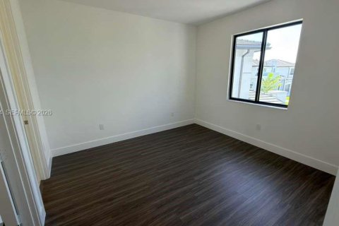 House in Miami, Florida 5 bedrooms, 382.66 sq.m. № 2056898 - photo 25