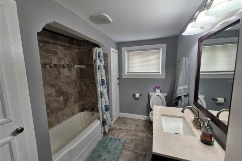 Casa en venta en Tampa, Florida, 3 dormitorios, 132.85 m2 № 1880733 - foto 4