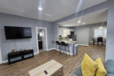 Casa en venta en Tampa, Florida, 3 dormitorios, 132.85 m2 № 1880733 - foto 3