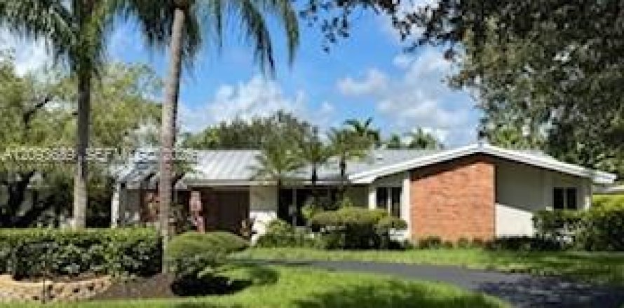 Villa ou maison à Palmetto Bay, Floride 4 chambres, 199.46 m2 № 2401897