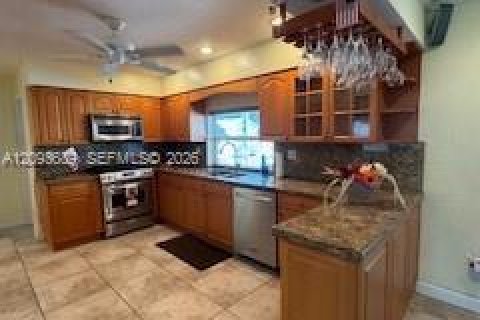 Villa ou maison à vendre à Palmetto Bay, Floride: 4 chambres, 199.46 m2 № 2401897 - photo 4