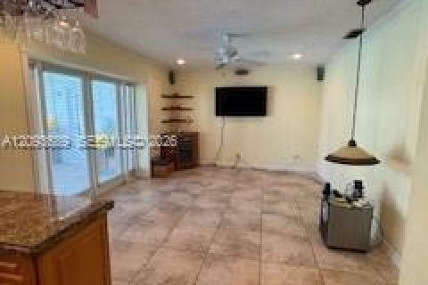 Villa ou maison à vendre à Palmetto Bay, Floride: 4 chambres, 199.46 m2 № 2401897 - photo 3