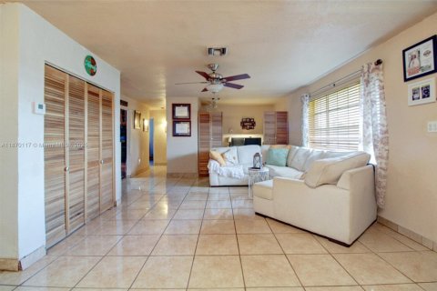 Villa ou maison à vendre à Miami, Floride: 3 chambres, 156.08 m2 № 1897936 - photo 28