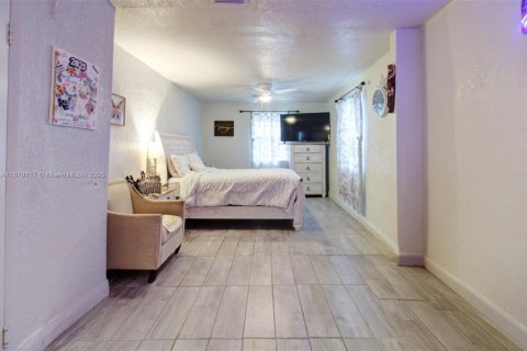 Villa ou maison à vendre à Miami, Floride: 3 chambres, 156.08 m2 № 1897936 - photo 17