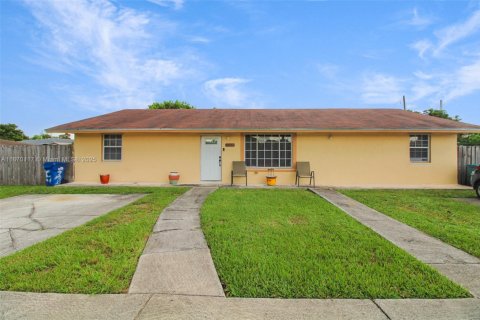 Villa ou maison à vendre à Miami, Floride: 3 chambres, 156.08 m2 № 1897936 - photo 4
