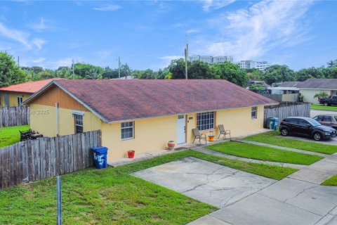 Villa ou maison à vendre à Miami, Floride: 3 chambres, 156.08 m2 № 1897936 - photo 29