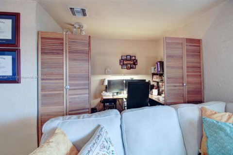 Villa ou maison à vendre à Miami, Floride: 3 chambres, 156.08 m2 № 1897936 - photo 27