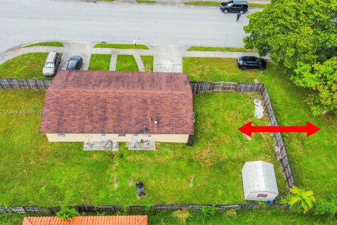 Villa ou maison à vendre à Miami, Floride: 3 chambres, 156.08 m2 № 1897936 - photo 1