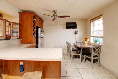 Villa ou maison à vendre à Miami, Floride: 3 chambres, 156.08 m2 № 1897936 - photo 14