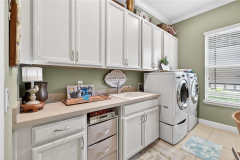 House in Winter Garden, Florida 4 bedrooms, 360.55 sq.m. № 2102556 - photo 15