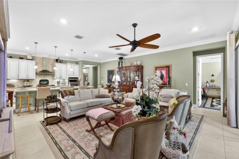 House in Winter Garden, Florida 4 bedrooms, 360.55 sq.m. № 2102556 - photo 5