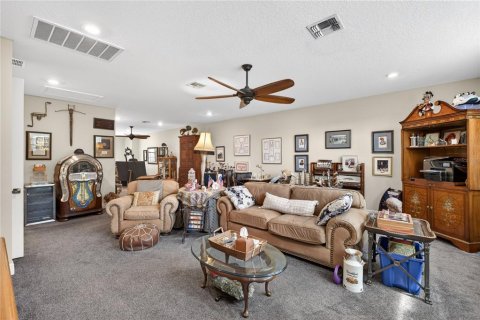 House in Winter Garden, Florida 4 bedrooms, 360.55 sq.m. № 2102556 - photo 17
