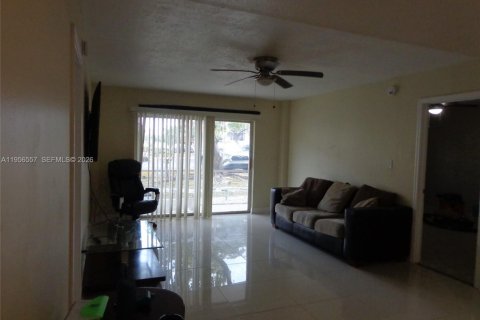 Condominio en venta en Lauderhill, Florida, 2 dormitorios, 90.3 m2 № 2011404 - foto 16