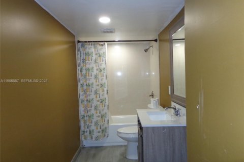 Condominio en venta en Lauderhill, Florida, 2 dormitorios, 90.3 m2 № 2011404 - foto 13