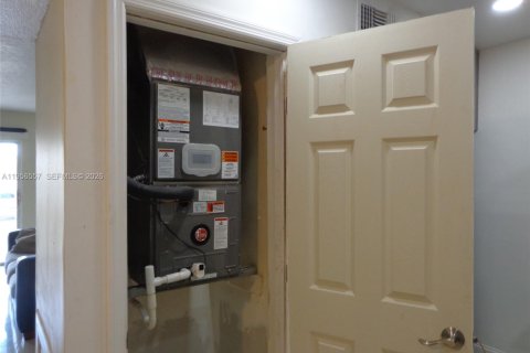 Condominio en venta en Lauderhill, Florida, 2 dormitorios, 90.3 m2 № 2011404 - foto 17