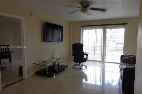 Condominio en venta en Lauderhill, Florida, 2 dormitorios, 90.3 m2 № 2011404 - foto 11