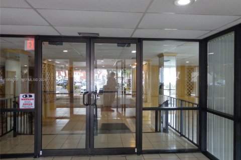 Condominio en venta en Lauderhill, Florida, 2 dormitorios, 90.3 m2 № 2011404 - foto 21