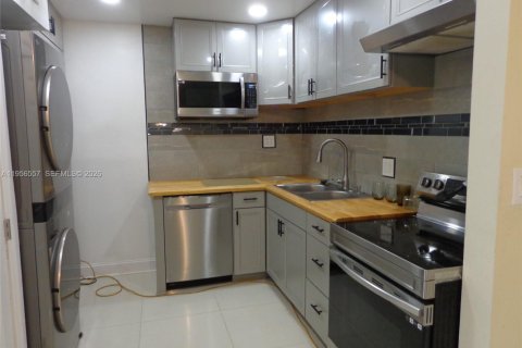 Condominio en venta en Lauderhill, Florida, 2 dormitorios, 90.3 m2 № 2011404 - foto 6