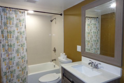 Condominio en venta en Lauderhill, Florida, 2 dormitorios, 90.3 m2 № 2011404 - foto 14