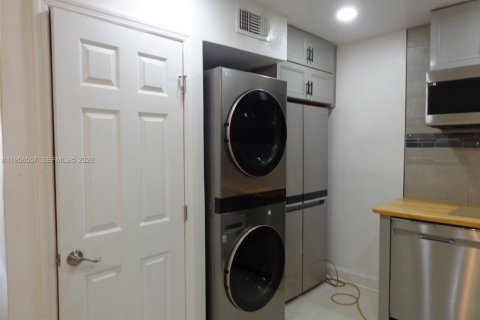 Condominio en venta en Lauderhill, Florida, 2 dormitorios, 90.3 m2 № 2011404 - foto 7