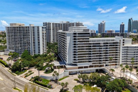 Condo in Hallandale Beach, Florida, 2 bedrooms  № 1938616 - photo 6