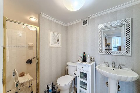 Condo in Hallandale Beach, Florida, 2 bedrooms  № 1938616 - photo 30