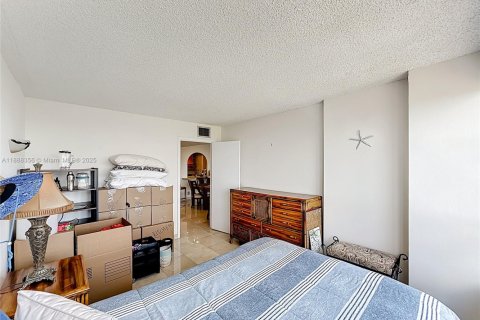 Condo in Hallandale Beach, Florida, 2 bedrooms  № 1938616 - photo 26