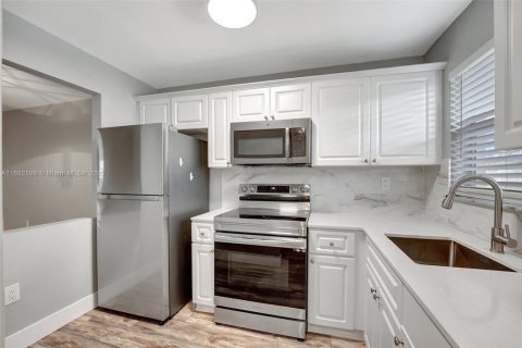 Condo in Sunrise, Florida, 2 bedrooms  № 1864174 - photo 7